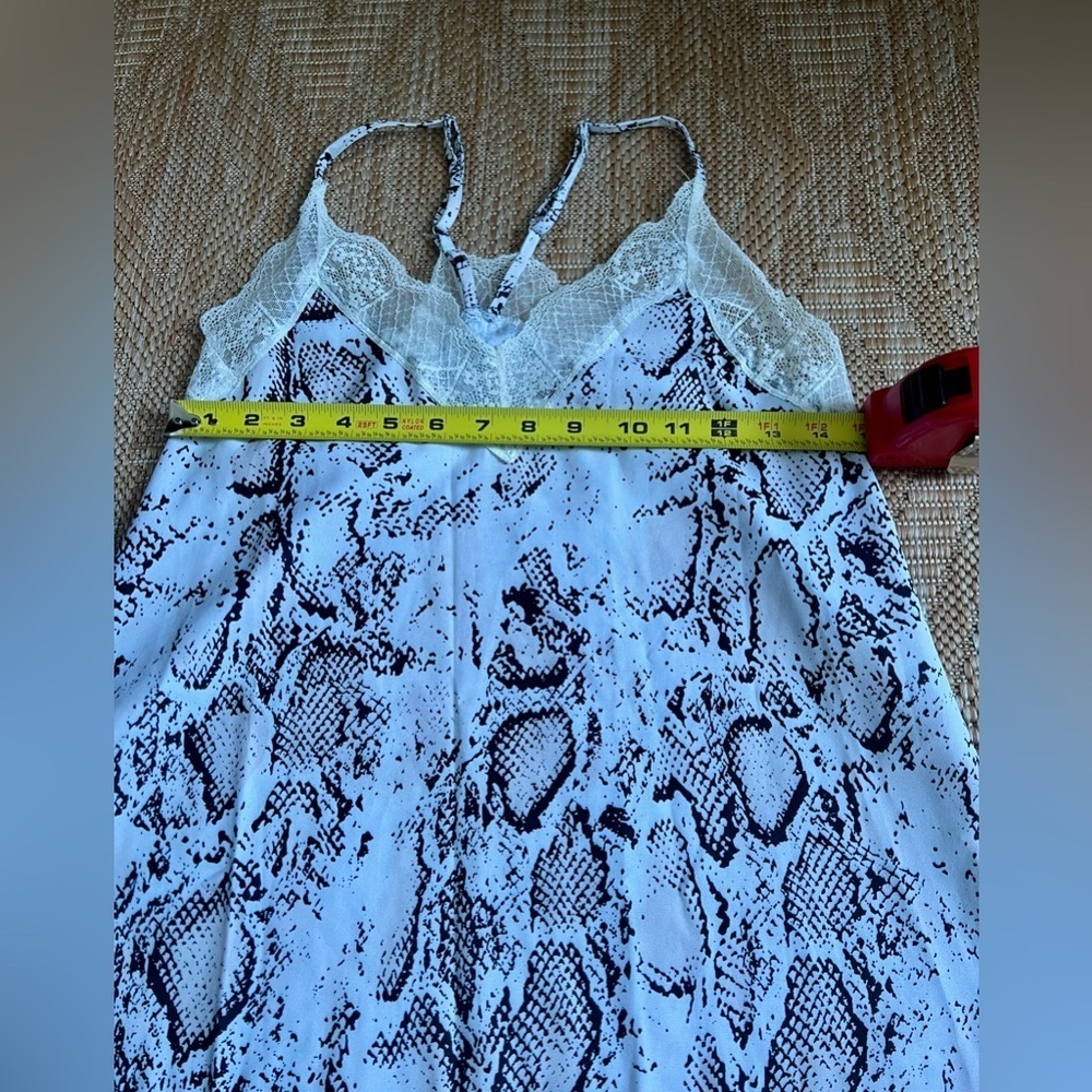 Boutique Women's Scalloped Lace Snake Print V-Neck Cami,Tank Top,Size S - Picture 4 of 8